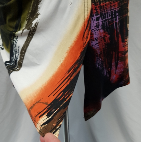 Striking, Bali brand blouse. - Picture 6 of 8